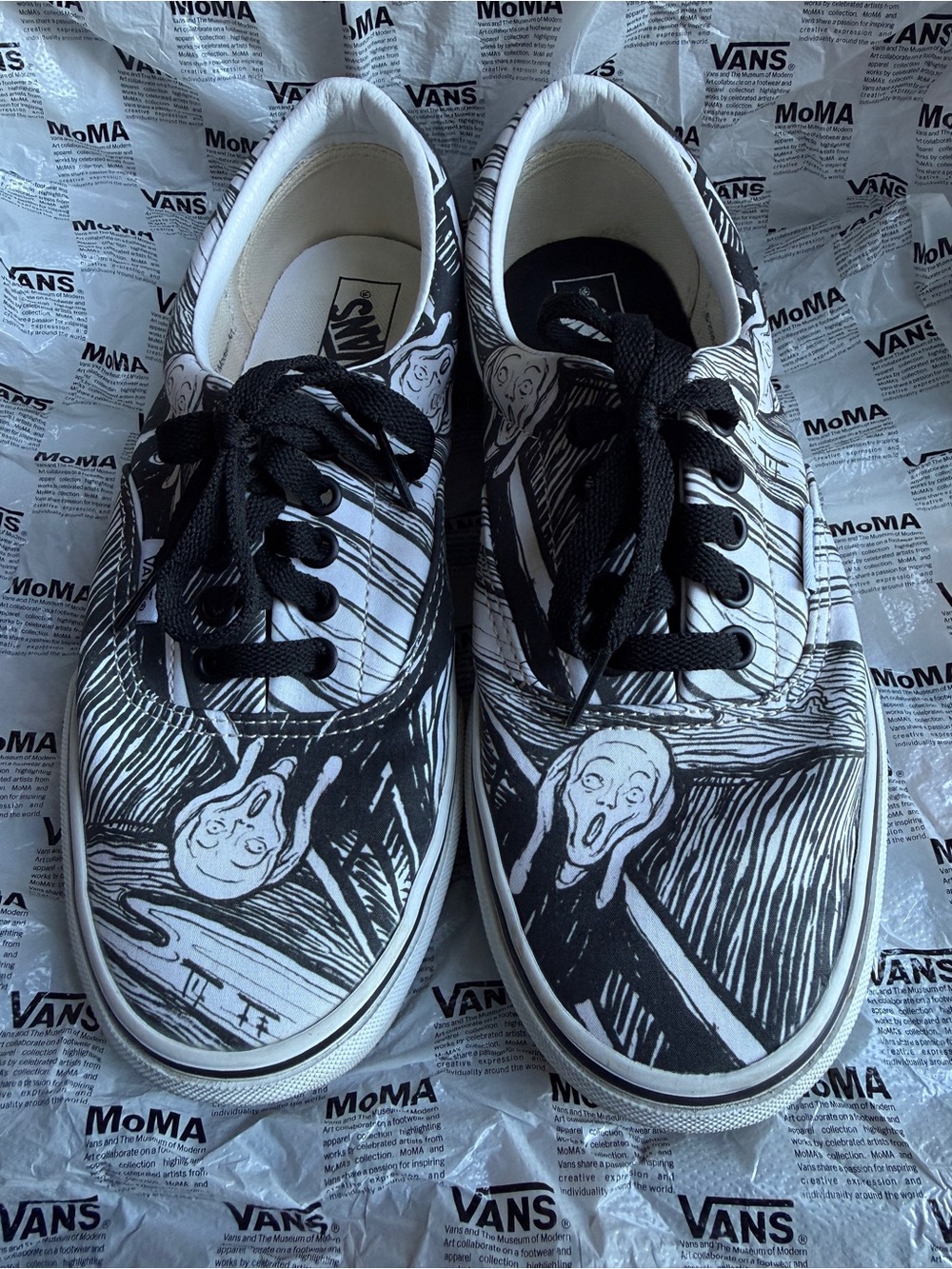 LE Vans MoMA Black & White The Scream Low Tops Limited Edition with Box